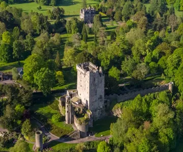 Blarney Castle, Rock of Cashel & Cahir Castle Day Trip